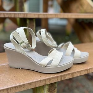 Crocs Women's Leigh II Adjustable Ankle Strap Wedge Comfort Sandal size 8